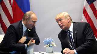 Владимир Путин (слева) и Дональд Трамп каждый по-своему содействуют усилению самостоятельной безопасности Европы